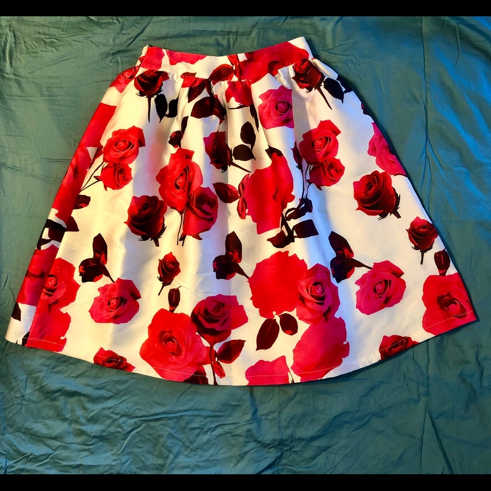 Beautiful floral midi skirt size small